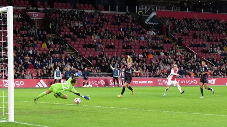 AMSTERDAM - Romee Leuchter of Ajax scores the 1-0 during the UEFA Women s Champions League Group C match between Ajax Amsterdam and FC Bayern Munchen at the Johan Cruijff ArenA on December 20, 2023 in Amsterdam, Netherlands. ANP UEFA Women s Champions League 2023 24 2023 2024 xVIxANPxSportx xxANPxIVx 486787510 originalFilename: 486787510.jpg