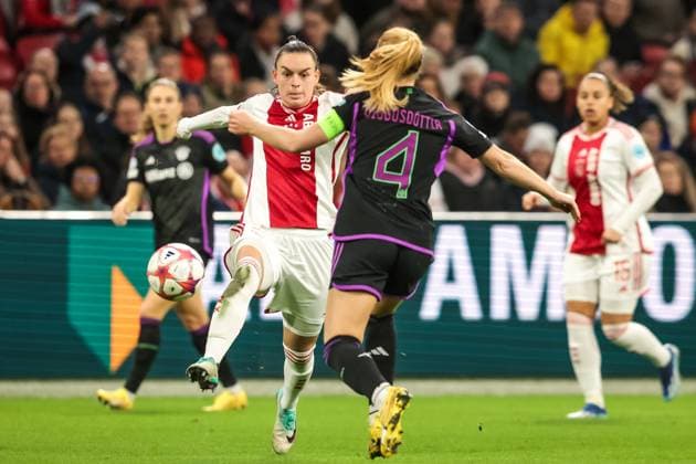 AMSTERDAM, 20-12-2023 ,Johan Cruijff Arena, UEFA Womens Champions League, Ajax - Bayern Munchen (women) , season 2022 2023, during the match Ajax - Bayern Munchen (women), Ajax player Romee Leuchter, Bayern Munchen player Glodis Viggosdottir Ajax - Bayern Munchen (women)  x23597578x Copyright: