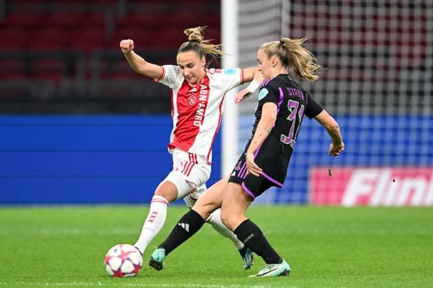 AMSTERDAM - (l-r) Rosa van Gool of Ajax, Georgia Stanway of FC Bayern Munchen during the UEFA women s Champions League group C match between Ajax Amsterdam and FC Bayern Munchen at the Johan Cruijff ArenA on December 20, 2023 in Amsterdam, Netherlands. ANP UEFA Women s Champions League 2023 24 2023 2024 xVIxANPxSportx xxANPxIVx 486788468 originalFilename: 486788468.jpg
