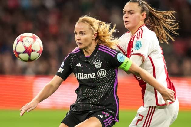 AMSTERDAM, 20-12-2023 ,Johan Cruijff Arena, UEFA Womens Champions League, Ajax - Bayern Munchen (women) , season 2022 2023, during the match Ajax - Bayern Munchen (women), Bayern Munchen player Glodis Viggosdottir, Ajax player Romee Leuchter Ajax - Bayern Munchen (women)  x23597722x Copyright: