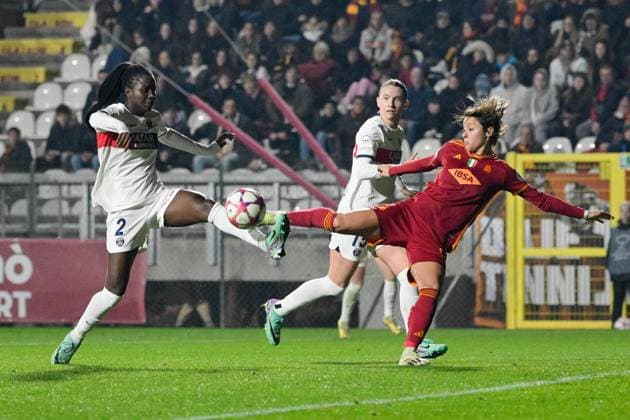 Thiniba Samoura of Paris Saint-Germain Valentina Giacinti (AS Roma) during the UEFA WomenÃ¢& x80;& x99;s Champions League 2023 24 group stage group C match between AS Roma vs Paris Saint Germain FC at the Tre Fontane stadium Rome on 20 December 2023.  Copyright: xFabrizioxCorradetti IPAxSportx x xx IPA_42339468 IPA_Agency_IPA42339468
