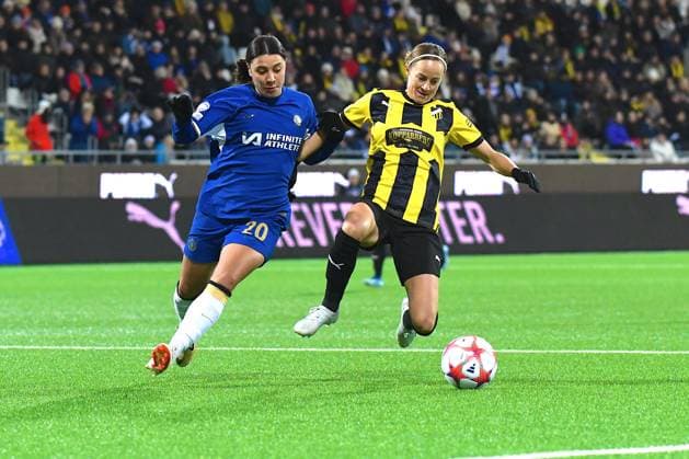 Hisingen Arena, Gothenburg, Sweden, Dec 20th 2023: Sam Kerr (20 Chelsea) and Aivi Luik (3 Hacken) in a battle for the ball during the UEFA Womens Champions League game on December 20th 2023 between BK Hacken and Chelsea FC at Hisingen Arena in Gothenburg, Sweden (Peter Sonander SPP) Copyright: xPeterxSonander SPPx spp-en-PeSo-PSon-20231220-210424_PS_1677
