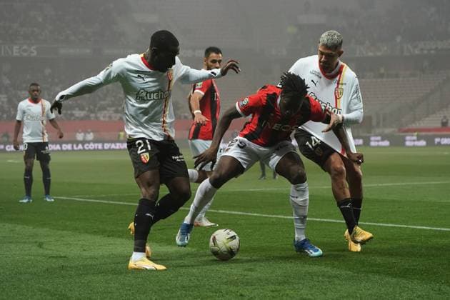 Evann Guesssand (OGC Nice) - Facundo Medina (RC Lens) - Massadio Haidara (RC Lens) FOOTBALL : OGC Nice vs RC Lens - Ligue 1 Uber Eats - Nice - 20 12 2023 NorbertScanella Panoramic 
