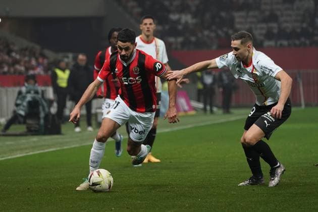 Morgan Sanson (OGC Nice) - Przemyslaw Frankowski (RC Lens) FOOTBALL : OGC Nice vs RC Lens - Ligue 1 Uber Eats - Nice - 20 12 2023 NorbertScanella Panoramic 