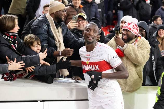 Sport Themen der Woche KW51 Sport Bilder des Tages 20.12.23 VfB Stuttgart - FC Augsburg Deutschland, Stuttgart, 20.12.2023, Fussball, Bundesliga, VfB Stuttgart - FC Augsburg: Serhou Guirassy (VfB Stuttgart); Jubel Tor 2:0 Guirassy. *** 20 12 23 VfB Stuttgart FC Augsburg Germany, Stuttgart, 20 12 2023, Football, Bundesliga, VfB Stuttgart FC Augsburg Serhou Guirassy VfB Stuttgart Jubel Tor 2 0 Guirassy