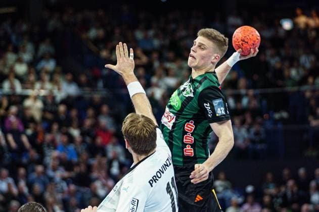 Throw Goal Martin Hanne TSV Hannover Burgdorf, 42 GER, THW Kiel vs TSV Hannover Burgdorf, Handball, Bundesliga, Matchday 18, Season 2023 2024, 20 12 2023 GER, THW Kiel vs TSV Hannover Burgdorf, Handball, Bundesliga, Matchday 18, Season 2023 2024, 20 12 2023 Kiel Copyright: xEibnerxPressefoto MarcelxvonxFehrnx EP_MFN