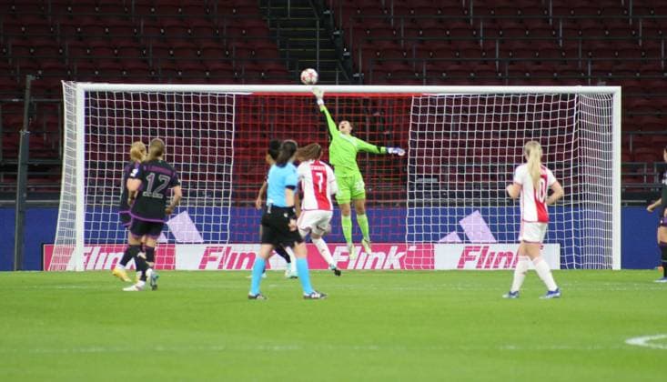 20 12 2023, xgrfx, Football UEFA Womens Champions League , Ajax Amsterdam FC Bayern München emspor, v l Maria Luisa Grohs FC Bayern München DFL DFB REGULATIONS PROHIBIT ANY USE OF PHOTOGRAPHS as IMAGE SEQUENCES and or QUASI VIDEO Amsterdam