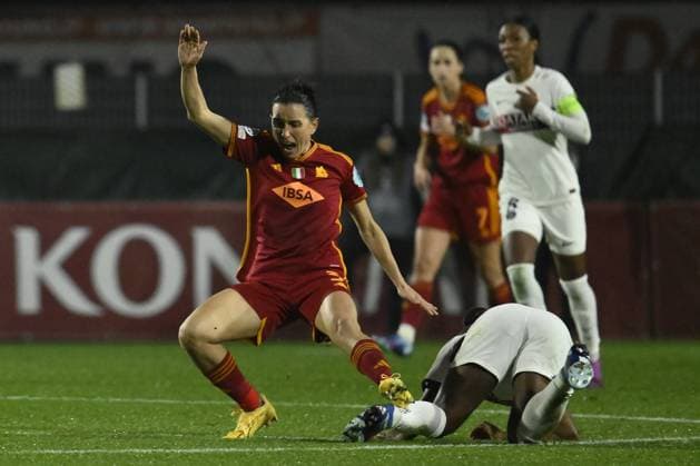 Lucia Di Guglielmo of A.S. Roma Women and Sandy Baltimore of Paris Saint-Germain during the day 4 Group C of the UEFA Women s Champions League between A.S. Roma vs Paris Saint-Germain, 20 December 2023 at the Stadio Tre Fontane in Rome, Italy.  Copyright: xDomenicoxCippitelli IPAxSportx x xx IPA_42346513 IPA_Agency_IPA42346513