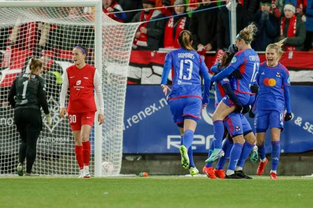 Fu?ball, Frauen, CL, SK Brann Bergen - Olympique Lyon Fotball Champions League kvinner, Brann - Lyon Bergen 20231221. Ada Hegerberg t.h. og hennes lagvenninner jubler etter at Lyon tok ledelsen 1-0 i kampen i gruppespillet i Champions League mellom Brann og Lyon pa Asane Arena. Foto: Paul S. Amundsen NTB Bergen Norge EDITORIAL USE ONLY. RESTRICTED USE FOR BETTING COMPANIES Ref:_SPOEb1pAcNjylI.jpg  Copyright: xPaulxS.xAmundsenx xNTBx