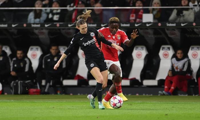 21 12 2023, Football Women UEFA Womens Champions League UWCL, Eintracht Frankfurt SL Benfica Lisbon, emonline, emspor, v l , Lara Prasnikar Eintracht Frankfurt , Christy Ucheibe SL Benfica Lisbon DFL DFB REGULATIONS PROHIBIT ANY USE OF PHOTOGRAPHS AS IMAGE SEQUENCES AND OR QUASI VIDEO xdcx Copyright: HMBxMedia