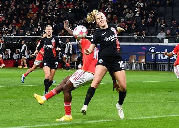 21 12 2023, xhbx, Football Champions League Women, Eintracht Frankfurt Women SL Benfica Lisbon emspor, v l Christy Ucheibe Benfica Lisbon , Laura Freigang Eintracht Frankfurt Women DFL DFB REGULATIONS PROHIBIT ANY USE OF PHOTOGRAPHS as IMAGE SEQUENCES and or QUASI VIDEO Frankfurt am Main