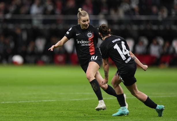 21 12 2023, Football Women UEFA Womens Champions League UWCL, Eintracht Frankfurt SL Benfica Lisbon, emonline, emspor, v l , Goal celebration to 1 0 by Geraldine Reuteler Eintracht Frankfurt , Goal celebration, celebrate the goal, Laura Freigang Eintracht Frankfurt DFL DFB REGULATIONS PROHIBIT ANY USE OF PHOTOGRAPHS AS IMAGE SEQUENCES AND OR QUASI VIDEO xdcx Copyright: HMBxMedia