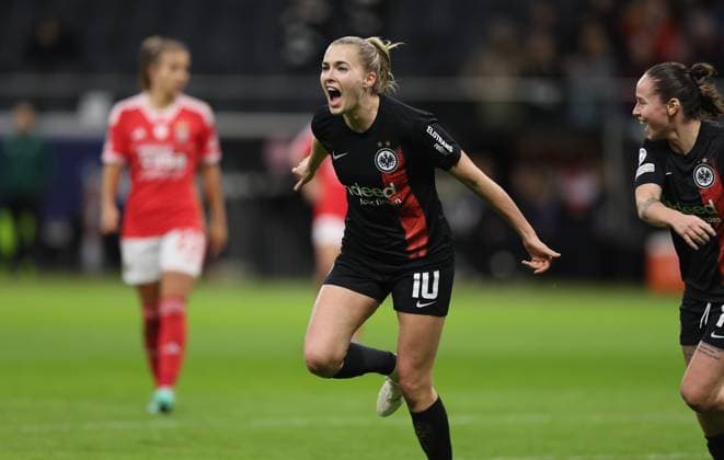 21 12 2023, Football Women UEFA Womens Champions League UWCL, Eintracht Frankfurt SL Benfica Lisbon, emonline, emspor, v l , Laura Freigang Eintracht Frankfurt jubilates over Geraldine Reutelers 1 0 Eintracht Frankfurt DFL DFB REGULATIONS PROHIBIT ANY USE OF PHOTOGRAPHS AS IMAGE SEQUENCES AND OR QUASI VIDEO xdcx Copyright: HMBxMedia
