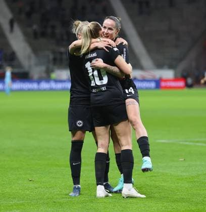 21 12 2023, Football Women UEFA Womens Champions League UWCL, Eintracht Frankfurt SL Benfica Lisbon, emonline, emspor, v l , Goal celebration to 1 0 by Geraldine Reuteler Eintracht Frankfurt , Goal celebration, celebrate the goal, Laura Freigang Eintracht Frankfurt DFL DFB REGULATIONS PROHIBIT ANY USE OF PHOTOGRAPHS AS IMAGE SEQUENCES AND OR QUASI VIDEO xdcx Copyright: HMBxMedia