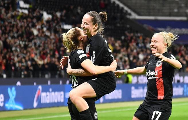 21 12 2023, xhbx, Fussball Champions League Frauen, Eintracht Frankfurt Frauen SL Benfica Lissabon emspor, v l Torjubel, Goal celebration, celebrate the goal 1 0 Laura Freigang Eintracht Frankfurt Damen , Geraldine Reuteler Eintracht Frankfurt Damen , Pia Sophie Wolter Eintracht Frankfurt Damen DFL DFB REGULATIONS PROHIBIT ANY USE OF PHOTOGRAPHS as IMAGE SEQUENCES and or QUASI VIDEO Frankfurt am Main