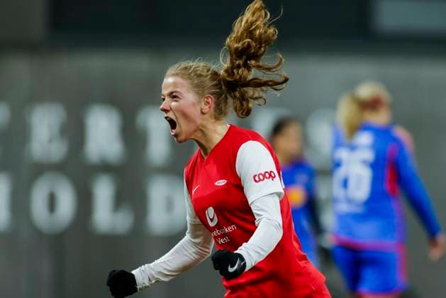 Fu?ball, Frauen, CL, SK Brann Bergen - Olympique Lyon Fotball Champions League kvinner, Brann - Lyon Bergen 20231221. Branns Justine Kielland jubler etter at hun reduserte til 1-2 i kampen i gruppespillet i Champions League mellom Brann og Lyon pa Asane Arena. Foto: Paul S. Amundsen NTB Bergen Norge EDITORIAL USE ONLY. RESTRICTED USE FOR BETTING COMPANIES Ref:_SPOScX85rsLCu0.jpg  Copyright: xPaulxS.xAmundsenx xNTBx
