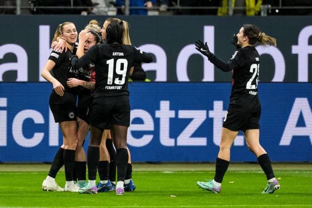 Eintracht Frankfurt celebrate the goal for 1 0, GER, Eintracht Frankfurt vs Benfica Lisbon, Football, UEFA Womens Champions League, Group stage, Matchday 4, 2023 2024 season, 21 12 2023 GER, Eintracht Frankfurt vs Benfica Lisbon, Football, UEFA Womens Champions League, Group stage, Matchday 4, 2023 2024 season, 21 12 2023 Frankfurt Copyright: xEibner-Pressefoto FlorianxWieganx EP_FWD