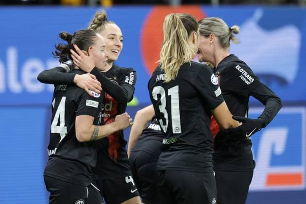 Eintracht Frankfurt Benfica Lisbon, Women s Champions League Sophia Kleinherne Eintracht Frankfurt, 4 congratulates Geraldine Reuteler Eintracht Frankfurt, 14 on her goal during the 1 0 Uefa Women s Champions League match between Eintracht Frankfurt and Benfica Lisbon on December 21, 2023 at Deutsche Bank Park in Frankfurt am Main , Frankfurt am Main Hessen Germany Deutsche Bank Park