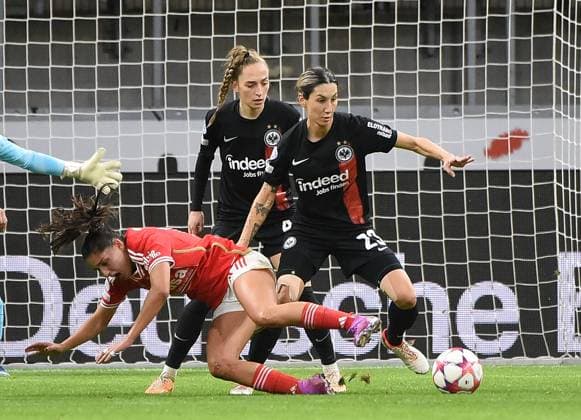 21 12 2023, xhbx, Football Champions League Women, Eintracht Frankfurt Women SL Benfica Lisbon emspor, v l Francisca Nazareth Benfica Lisbon , Sophia Kleinherne Eintracht Frankfurt Women , Camilla Küver Eintracht Frankfurt Women DFL DFB REGULATIONS PROHIBIT ANY USE OF PHOTOGRAPHS as IMAGE SEQUENCES and or QUASI VIDEO Frankfurt am Main