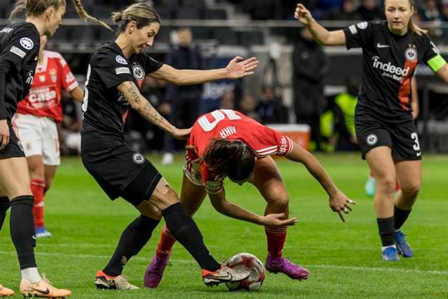 UWCL Eintracht Frankfurt Benfica Lisbon, Deutsche Bank Park, Frankfurt, 21 12 2023 Kika Nazareth Benfica Lisbon 10 Sara Doorsoun Eintracht Frankfurt 33 , Eintracht Frankfurt Benfica Lisbon, Frankfurt, Deutsche Bank Park, 21 12 2023 Copyright: xBEAUTIFULxSPORTS Gawlikx