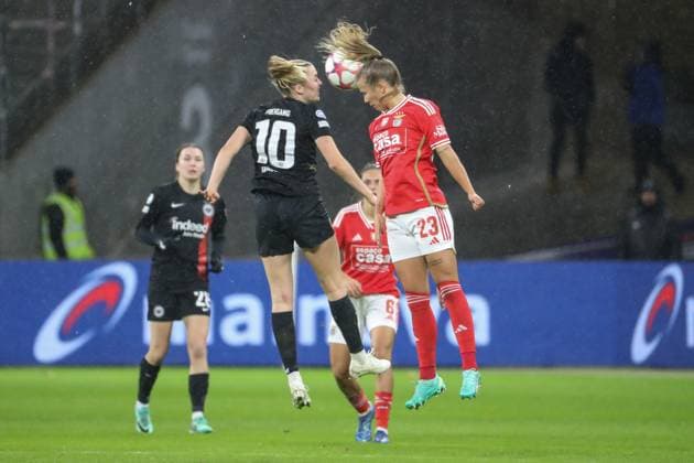 21 12 2023, xusrbx, Football Champions League Women, Eintracht Frankfurt Women SL Benfica Lisbon emspor, v l Laura Freigang Eintracht Frankfurt, 10 , Anna Gasper Benfica Lisbon, 23 , DFL DFB REGULATIONS PROHIBIT ANY USE OF PHOTOGRAPHS as IMAGE SEQUENCES and or QUASI VIDEO Frankfurt am Main