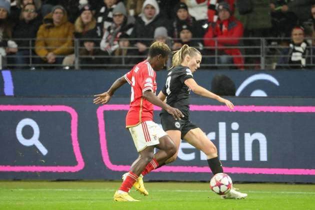 21 12 2023, xusrbx, Football Champions League Women, Eintracht Frankfurt Women SL Benfica Lisbon emspor, v l Christy Ucheibe Benfica Lisbon, 16 , Laura Freigang Eintracht Frankfurt, 10 , DFL DFB REGULATIONS PROHIBIT ANY USE OF PHOTOGRAPHS as IMAGE SEQUENCES and or QUASI VIDEO Frankfurt am Main