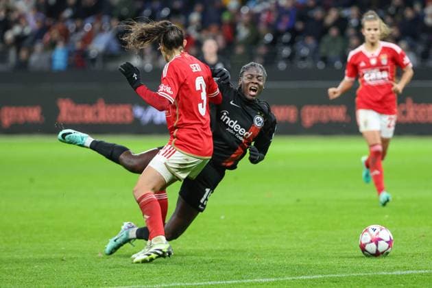 UWCL Eintracht Frankfurt Benfica Lisbon on 21 12 2023 at Deutsche Bank Park in Frankfurt Ana Seica Benfica Lisbon 3 vs Nicole Anyomi Eintracht Frankfurt 19 MH