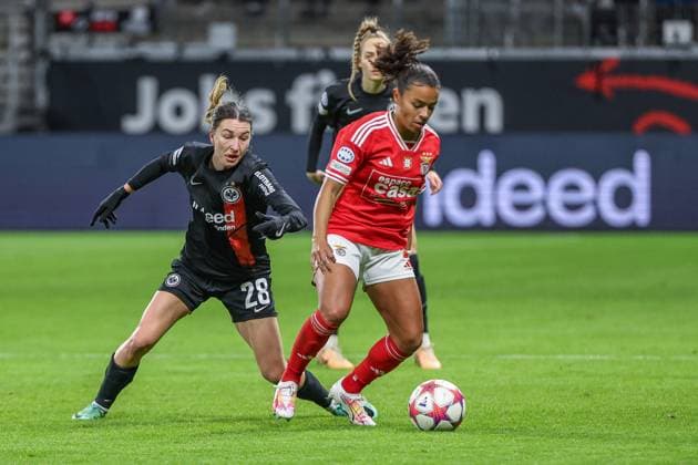 UWCL Eintracht Frankfurt Benfica Lisbon on 21 12 2023 at Deutsche Bank Park in Frankfurt Barbara Dunst Eintracht Frankfurt 28 vs Marie Yasmine Alidou Benfica Lisbon 2 MH