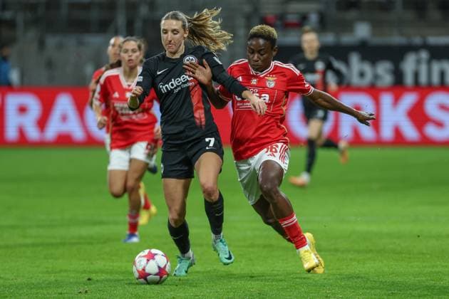 UWCL Eintracht Frankfurt Benfica Lisbon on 21 12 2023 at Deutsche Bank Park in Frankfurt Lara PraÅ¡nikar Prasniker Eintracht Frankfurt 7 vs Christy Ucheibe Benfica Lisbon 16 MH