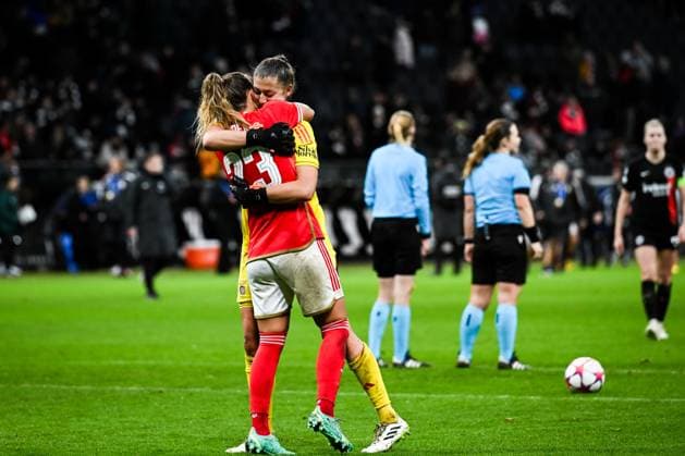 21 12 2023, Football, Women, UWCL, 2023 2024, Group stage, Matchday 4 Group A, Eintracht Frankfurt Germany SL Benfica Portugal Goalkeeper Lena Pauels 1 Benfica and Anna Gasper 23 Benfica embrace after the final whistle Frankfurt am Main Deutsche Bank Park Hessen Germany