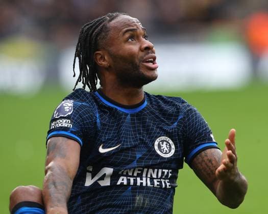 Premier League Wolverhampton Wanderers v Chelsea Raheem Sterling of Chelsea appeals to the referee David Coote, during the Premier League match Wolverhampton Wanderers vs Chelsea at Molineux, Wolverhampton, United Kingdom, 24th December 2023 (Photo by Gareth Evans News Images) Wolverhampton Molineux West Midlands United Kingdom Copyright: xGarethxEvans NewsxImagesx