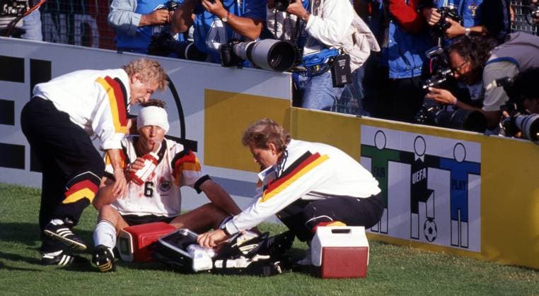 15 06 92 Germany Scotland Sweden, Nörrköping, 15 06 1992, Football, European Championship 1992 in Sweden, Germany Scotland 2 0 Guido Buchwald Germany injury head turban bandage blood jersey