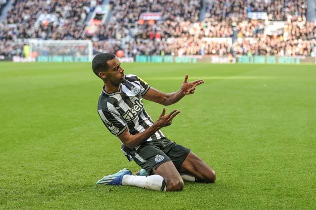 Premier League Newcastle United v Nottingham Forest Alexander Isak of Newcastle United celebrates his goal to make it 1-0 during the Premier League match Newcastle United vs Nottingham Forest at St. James s Park, Newcastle, United Kingdom, 26th December 2023 (Photo by Mark Cosgrove News Images) Newcastle St. James s Park Tyne and Wear United Kingdom Copyright: xMarkxCosgrove NewsxImagesx