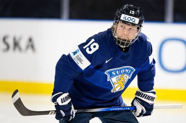 231226 Konsta Helenius of Finland ahead of the 2024 IIHF World Junior Championship game between Finland and Canada on December 26, 2023 in Gothenburg Photo Carl Sandin BILDBYRAN code CS CS0473 ishockey ice hockey jvm junior vm u20 2024 iihf world junior championship world juniors finland canada canada 1 bbeng  Copyright: CARLxSANDIN BB231226CS004