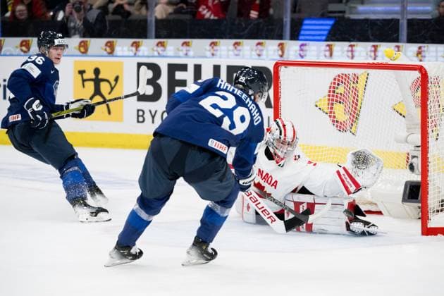 231226 Goaltender Mathis Rousseau of Canada with a save during the 2024 IIHF World Junior Championship game between Finland and Canada on December 26, 2023 in Gothenburg Photo Carl Sandin BILDBYRAN kod CS CS0473 ishockey ice hockey jvm junior vm u20 2024 iihf world junior championship world juniors finland canada canada 1 bbeng bbauto  Copyright: CARLxSANDIN BB231226CS022