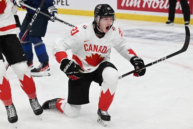 Gothenburg, Sweden 20231226 Canada s Owen Allard scores 2 0 during the IIHF World Junior Championship group A ice hockey match between Finland and Canada at Scandinavium in Gothenburg, Sweden December 26, 2023 Gothenburg Sweden x9200x  Copyright: xBjörnxLarssonxRosvall TTx IIHF World Junior Championship 23-24 Finland Canada