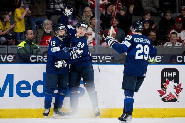 231226 Konsta Helenius and Aleksanteri Kaskimaki of Finland celebrate the 1 2 goal during the 2024 IIHF World Junior Championship game between Finland and Canada on December 26, 2023 in Gothenburg Photo Carl Sandin BILDBYRAN kod CS CS0473 ishockey ice hockey jvm junior vm u20 2024 iihf world junior championship world juniors finland canada canada 1 bbeng bbauto jubel  Copyright: CARLxSANDIN BB231226CS056