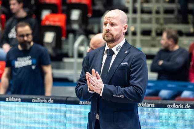 26 12 2023, easyCredit Basketball Bundesliga, BBL, Season 2023 2024, Men, Niners Chemnitz HAKRO Merlins Crailsheim, Copyright Alexander Trienitz Jussi Laakso Head Coach , HAKRO Merlins Crailsheim