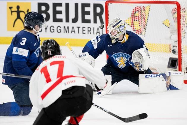 231226 Goalkeeper Niklas Kokko of Finland during the 2024 IIHF World Junior Championship game between Finland and Canada on December 26, 2023 in Gothenburg Photo Carl Sandin BILDBYRAN kod CS CS0473 ishockey ice hockey jvm junior vm u20 2024 iihf world junior championship world juniors finland canada canada 1 bbeng bbauto  Copyright: CARLxSANDIN BB231226CS061