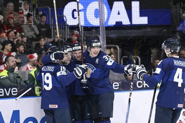 Players of Team Finland celebrate 1-2 goal by Aleksanteri Kaskimäki during Ice hockey, Eishockey 2024 IIHF World Junior U20 Championship tournament match between Finland and Canada in Gothenburg, Sweden, on December 26, 2023. Gothenburg Sweden LKFTJK20231226165403LFXA  Copyright: xJussixNukarix LKFTJK20231226165403LFXA