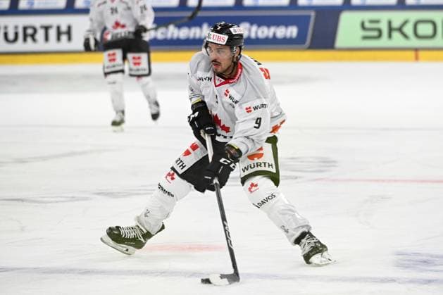 26 12 2023, Davos, Eisstadion Davos, Spengler Cup Frölunda HC Team Canada, 9 Michael Joly Team Canada Davos Eisstadion Davos Graubünden Switzerland Copyright: xJustPictures.ch AndreaxBrancax jp-en-AnBr-AB_26122023_AAB_3360