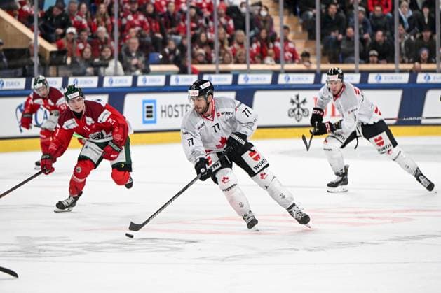 26 12 2023, Davos, Eisstadion Davos, Spengler Cup Frölunda HC Team Canada, 77 Colton Sceviour Team Canada Davos Eisstadion Davos Graubünden Switzerland Copyright: xJustPictures.ch AndreaxBrancax jp-en-AnBr-AB_26122023_AAB_3509