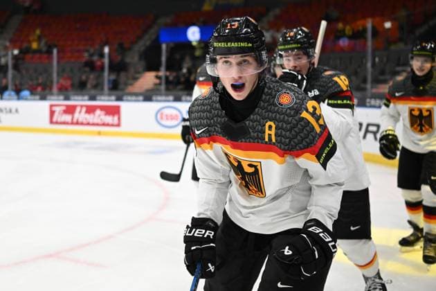 Bilder des Jahres 2023, Sport 12 Dezember Sport Themen der Woche KW52 Sport Bilder des Tages GOTHENBURG, SWEDEN 20231227 Germany s 13 Oswald Veit celebrates after scoring 3-3 during the IIHF World Junior Championship group A Ice hockey, Eishockey match between Finland and Germany at Scandinavium in Gothenburg, Sweden December 27, 2023. GOTHENBURG SWEDEN x9200x *** GOTHENBURG, SWEDEN 20231227 Germany s 13 Oswald Veit celebrates after scoring 3 3 during the IIHF World Junior Championship group A ice hockey match between Finland and Germany at Scandinavium in Gothenburg, Sweden December 27, 2023 GOTHENBURG SWEDEN x9200x  Copyright: xBjörnxLarssonxRosvall TTx IIHF World Junior Championship 23-24 Finland-Germany