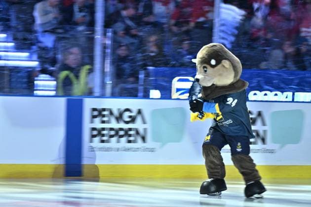 GOTHENBURG, SWEDEN 20231227 The official mascot Frölle during the IIHF World Junior Championship group A ice hockey match between Latvia and Canada at Scandinavium in Gothenburg, Sweden December 27, 2023 GOTHENBURG SWEDEN x9200x  Copyright: xBjörnxLarssonxRosvall TT TTx IIHF World Junior Championship 23-24 Latvia-Canada