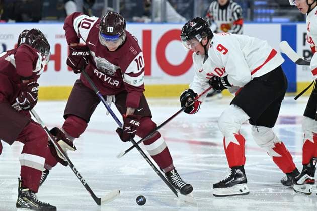 GOTHENBURG, SWEDEN 20231227 Latvia s Emils Veckaktins against Canada s Nate Danielson during the IIHF World Junior Championship group A ice hockey match between Latvia and Canada at Scandinavium in Gothenburg, Sweden December 27, 2023 GOTHENBURG SWEDEN x9200x  Copyright: xBjörnxLarssonxRosvall TT TTx IIHF World Junior Championship 23-24 Latvia-Canada