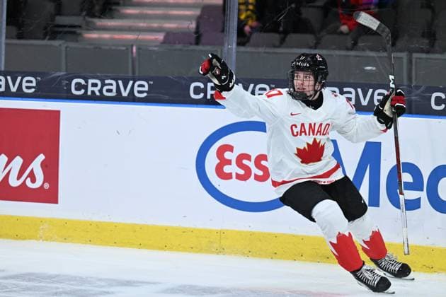GOTHENBURG, SWEDEN 20231227 Canada s Macklin Celebrini scores 0 5 during the IIHF World Junior Championship group A ice hockey match between Latvia and Canada at Scandinavium in Gothenburg, Sweden December 27, 2023 GOTHENBURG SWEDEN x9200x  Copyright: xBjörnxLarssonxRosvall TT TTx IIHF World Junior Championship 23-24 Latvia-Canada