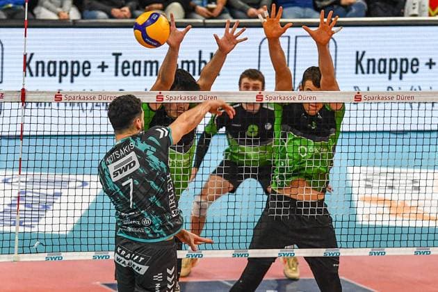 from left Frixos Kotsakis Powervolleys Düren, 7 with a smash ball, action, action scene, 27 12 2023, Düren Germany , Volleyball, 1 Bundesliga Men, SWD Powervolleys Düren BC Bitterfeld Wolfen xmhx