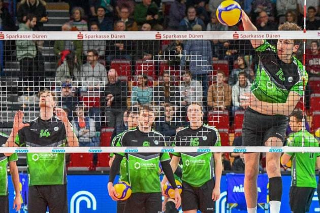 The players of Bitterfeld Wolfen warming up, Action, Action, Game scene, 27 12 2023, Düren Germany , Volleyball, 1 Bundesliga Men, SWD Powervolleys Düren BC Bitterfeld Wolfen xmhx