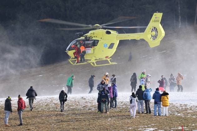 Sport Themen der Woche KW52 Sport Bilder des Tages ALPINE SKIING - FIS WC Bormio BORMIO,ITALY,28.DEC.23 - ALPINE SKIING - FIS World Cup, downhill, men. Image shows a helicopter.  GEPAxpictures xMathiasxMandl