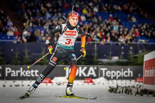 Bilder des Jahres 2023, Sport 12 Dezember Sport Themen der Woche KW52 Sport Bilder des Tages bett1.de WTC Biathlon auf Schalke, 28.12.2023 Karla Gehrmann (Talent Team Challenge 2023 Team Deutschland 2) bei der bett1.de WTC Biathlon auf Schalke am 28.12.2023 in der Veltins-Arena in Gelsenkirchen (Deutschland). *** bett1 de WTC Biathlon at Schalke, 28 12 2023 Karla Gehrmann Talent Team Challenge 2023 Team Germany 2 at the bett1 de WTC Biathlon at Schalke on 28 12 2023 at the Veltins Arena in Gelsenkirchen Germany Copyright: xBEAUTIFULxSPORTS LeahxKohringx